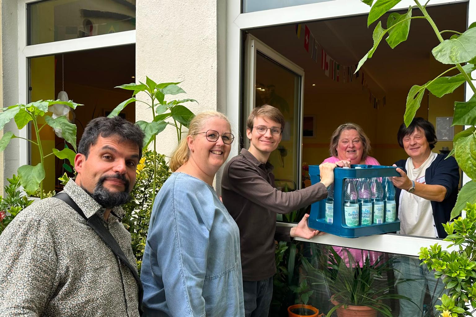 SPD Remscheid stiftet Wasserkästen für die jährliche Hitzehilfe der Wohnungsnotfallhilfen